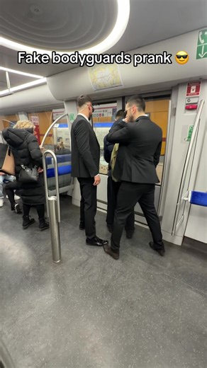 Fake bodyguards prank 🎥😎🇩🇪 @Rüstü_offiziell @Eymen_k03 #bodyguards #fyp #security #prank #germany