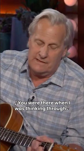 Jeff Daniels Surprises Everyone with His Guitar Skills on Kelly Clarkson Show! 🤯🎶
