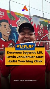 Legenda Manchester United (MU) sekaligus Timnas Belanda, Edwin van der Sar, kembali mengunjungi Indonesia, Sabtu (27/6/2026). Mantan kiper kelas dunia itu menghadiri serangkaian kegiatan di kawasan Setiabudi, Jakarta Selatan. Kedatangan Van der Sar saat ini mencakup coaching clinic hingga design mural dan beragam aktivitas FC Mobile. Dalam kesempatan itu, Van der Sar turut menyaksikan sesi latihan pesepak bola junior yang dipandu dua legenda Persija Jakarta, Ramdani Lestaluhu dan Rachmat Afandi.