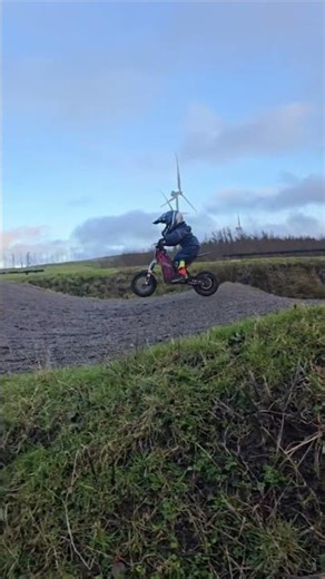 3 year old Too Fast for His Bulldog?! oset 12.5