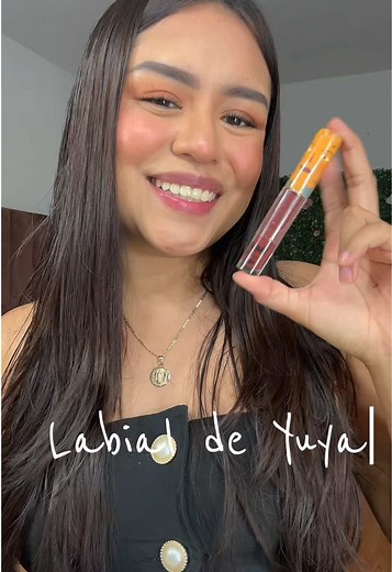 Cómo usar los labiales de Yuya en el tono Viva
