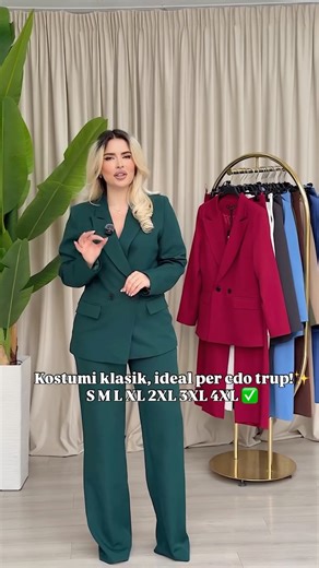 Brand Intimo on Instagram: "Vajza dhe Zonja nëse jeni duke kërkuar një komplet që ju jep elegancë, klas dhe formë perfekte, këtë dua t’jua sugjeroj me gjithë zemër 🤎✨ Ky kostum është ideal për ato ditë kur doni të dukeni të rregullta, por pa humbur finesën femërore. Xhaketa ka një prerje super të pastër dhe shumë profesionale ngrihet bukur në shpatulla dhe të hollon belin në mënyrë natyrale. Pantallonat bien drejt, duke krijuar atë efektin e trupit të gjatë dhe të rregullt që të gjitha e duam. 