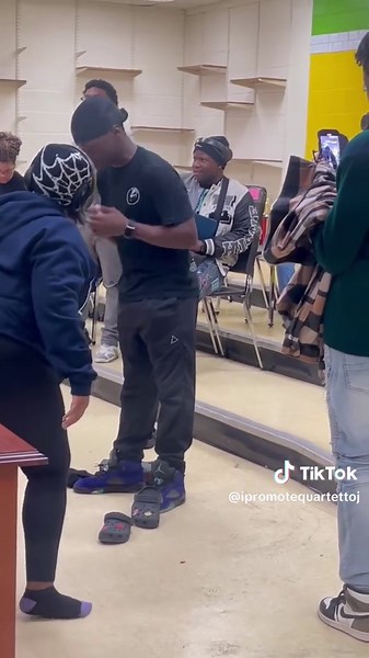17 y/o Emanuel Jackson singing amazing grace check him out #amazinggrace #jimhillhighschool #viral_video #viralsinger #jackson
