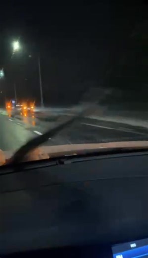 77K views · 251 reactions | Prudence sur la N5!! Sens Charleroi -Couvin ce matin vers 06h15 entre le zoning de Mariembourg et la sortie de Frasnes, pas moins de 6 voitures sur la bande d'arrêt d'urgence warning allumé...les nids de poules font des carnages! Merci Math pour la vidé | couvin.com | Facebook