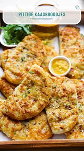 • PITTIGE KAASBROODJES • Kaasliefhebbers opgelet: probeer dit heerlijke recept voor pittige kaasbroodjes! Het combineert smeuïge kaasvulling met zacht deeg voor een lekkernij die je niet snel zult vergeten!😍 Directe link naar het recept vind je in mijn bio. Ben je op zoek naar nog meer lekkere recepten? Ons tweede boek is uit! Directe link naar het recept en boek @kookmutsjes ~ BIO & INSTASTORIES!❤ #kookmutsjes #cheese #spicy #baking #bread #instafood #delicious #yummy #food #trending #deliciou