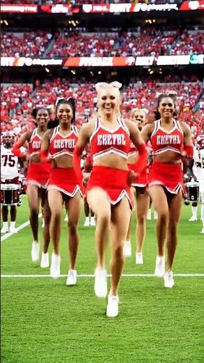 Synchronized Cheerleader Routine Perfect High Kicks