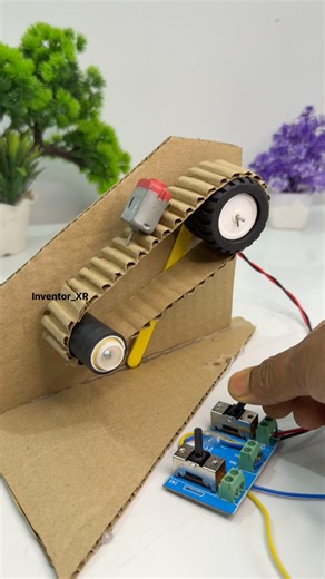 Escalator working model with cardboard * scienceproject #schoolproject #project #tech #dcmotor #diy