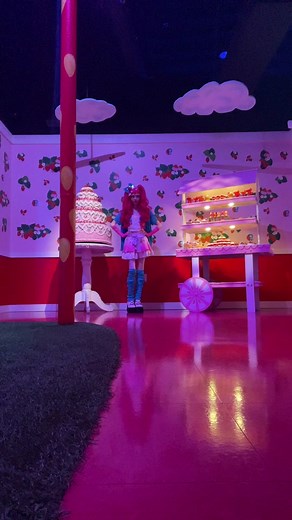 This room is literally perfect for pinkie pie #MickeyFriendsStayTrue #CVSPaperlessChallenge #pinkiepiecosplay #pinkiepie #mlp #mlpcosplay #mylittlepony #brony #cosplay #pourtoi