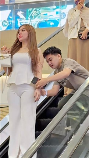 Handcuff escalator funny🤣