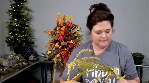 Say hello to cozy fall vibes! 🍂✨ In this beautiful tutorial, Coach Julie teaches you how to craft a stunning Bittersweet & Ranunculus Wreath — the perfect statement piece to welcome guests and celebrate the season. Do you have any of these florals in your stash? | Southern Charm Wreaths