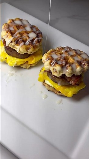Cinnamon Roll Breakfast Sammichs 😋☀️