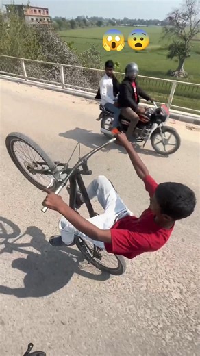 Cycle stunt #stunt #viralvideo #cycle #automobile #ytshorts #trendingshorts #mtbstunt