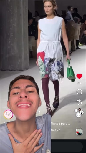 Bella Hadid brilha na Prada na Milan Fashion Week