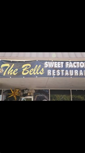 That time we open up a restaurant 🥺🥲 I always get super emotional watching this because we REALLY DID THAT! Like WTH! We really made over $700K that year alone! We was working our tails off lol. We signed our lease in April and got to work that next week! Took us 6 months verses 3 months because we stepped in not knowing NOTHING about a restaurant and how it works! Money was flowing but the lack of knowledge but us so far back! From contracts, to employees, to the owner of the holding getting 