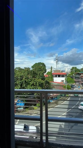 Work mode on 💻✨ You can work at the lobby area with multiple seats and tables—perfect for productivity and quick meetings. (We didn't film the other tables to respect their privacy since they're occupied.) Friendly reminder lang to be mindful of noise so everyone can stay enjoy and focused. #Dormitos #WorkArea #LobbyArea #WorkFromAnywhere #QuietSpace | Dormitos PH