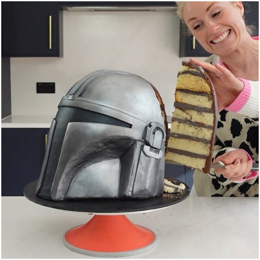 31K views · 424 reactions | Mandalorian helmet but as a real size cake 烙 | MetDaan Cakes | Facebook