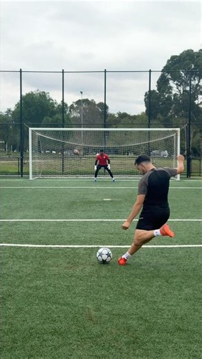 Slo-Mo Weak Foot 😮‍💨