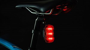 Usagers vulnérables la nuit : nouvelle campagne de sensibilisation de Bruxelles Mobilité - RTBF Actus