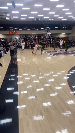 Jumar Reynolds on Instagram: "Another buzzer this game was soooooo 🔥 had to be there PC North vs Ed Santa Fe @cj_heskett for the win!!!"