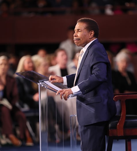33K views · 1.9K reactions | When you make up your mind that you're going to live as a giver, then the economy won't be a problem for you because God has it in control! Dr. Bill Winston | Kenneth Copeland Ministries | Facebook
