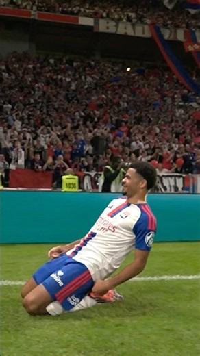 ✨ 25 secondes pour aller d'un but à l'autre, avec un ballon touché par 9 joueurs sur 11 #football