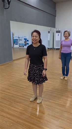 LINEDANCE tutorial 😘 Toca Toca Reggaeton No tags/no Restart Level:Improver Choreo:Sawaludin (INA) - May 2025 Music: Toca Toca - HarmonyHub #linedance #linedanceindonesia #linedanceclass #linedancebali #glorieslinedancebali #sundaylinedancebali | Glories Putera Birawida