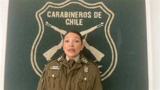*Puerto Montt: SIAT de Carabineros investiga causas de accidente en Ruta V60* Carabineros de la Tenencia Las Quemas atendieron el procedimiento por un accidente de tránsito ocurrido en la Ruta V60, pasada la medianoche. En el sitio del suceso, personal policial verificó la colisión de un vehículo menor que se desplazaba en dirección a Los Muermos, contra el remolque de un tractocamión, que tras salir desde un pasaje a un costado de la ruta El Tepual, se encontraba realizando un viraje en direcci