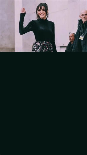 Captivating Looks of Hande Erçel: Style Inspiration