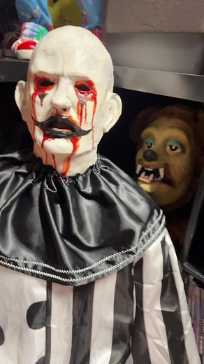 #horrorspot #horror #scary #scaryvideos #halloween #rewind_spot #horror_spot #vintage #backintheday #horror #throwback #mancave #foryoupage #fyp #trending #micheelmyers #freddykrueger #fridaythe13th #chucky #pennywise #killerklowns #clowns #scaryclowns #terrifier