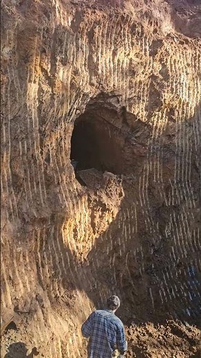 The gold is elusive as hell and firms in pockets | Carbon / graphite. Mica. Iron / rust.