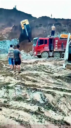 Operation Mistake on Steep Slope! Excavator Flips Down the Mountain, Scene is Thrilling