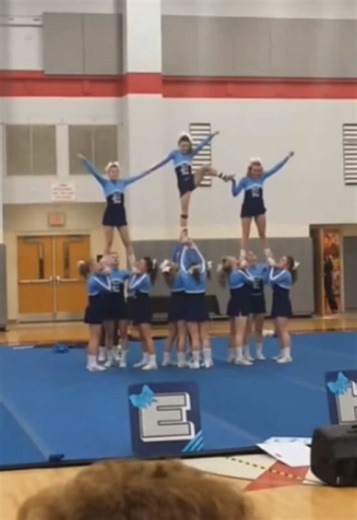 Seeing all these cheer competitions on my fyp makes me miss cheering 😭🎀 #ehs #cheerleading #fyp #cheercompetition #2014