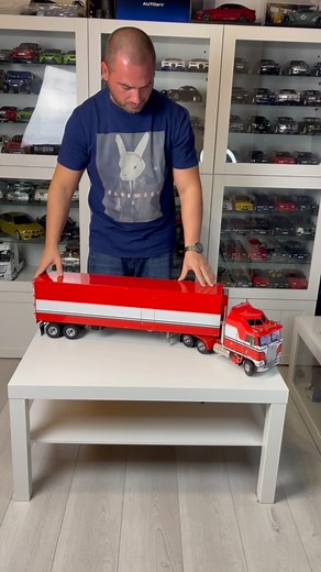 “B.J. and The Bear” truck & trailer by MNTrailers & Road Kings on 1:18 scale | AC Collection