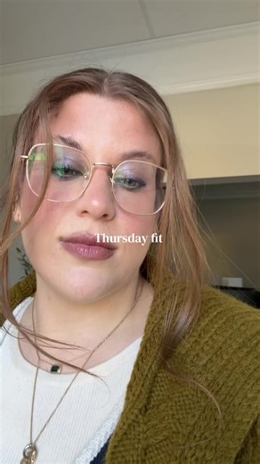 I just remembered low pony’s exist and I’m living for them lately | Low Ponytail