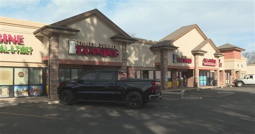 Man arrested after hammer attack at Colorado tanning salon