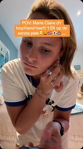 Lot Mulder on Instagram: "Marie Claire is ook niet van de ‘Friday is for the boys’ mentaliteit zoals je ziet😡⚽️💀 Echt zo high class die tut🤣🤣 Maarja she deserves queen treatment🤷🏼‍♀️💅#dehaarclipvanmarieclaire #ek2024"