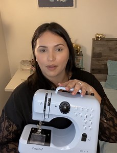 Watch Unboxing Adorable sewing machine for amateurs or pros on Amazon Live