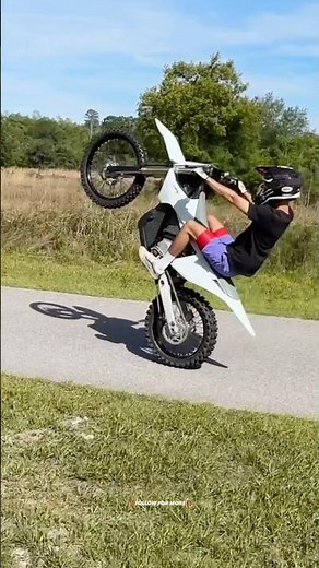 E-Bike Wheelies✊
