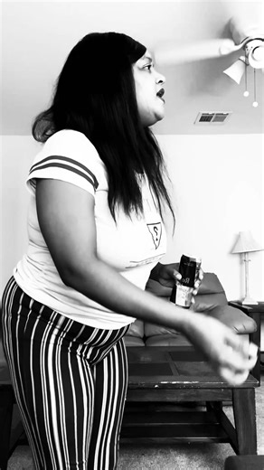 60 reactions | Living in the house with Desirae Nicole goes a lil something like this來 I just be vibing in my own lil world #fblifestyle | Desirae Nicole | Facebook