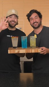 3 Drinks en 30 segundos 🍹🧉🍸 🍹Drink #1: Mango Fuego - 50ml Bacardi Mango Chile - ⁠129ml Refresco de Toronja - ⁠Chamoy - ⁠Chile en Polvo - ⁠Rodaja de Limón 🥤Drink #2: Bacalao Azul - 45ml Bacardi Carta Blanca - ⁠60ml Refresco Lima-Limón - ⁠60ml Bebida deportiva mora azul - ⁠15ml Jugo de limón 🧉Drink #3: Coco Paraiso - 50ml Bacardi Coco - ⁠70ml Agua de coco - ⁠50ml Jugo de piña - ⁠10ml Jarabe natural - ⁠Piña 🏆Gana premios con el Fan Pass de @bacardimx 🥃 (Tienes hasta el 30 de Julio) 1. Entra
