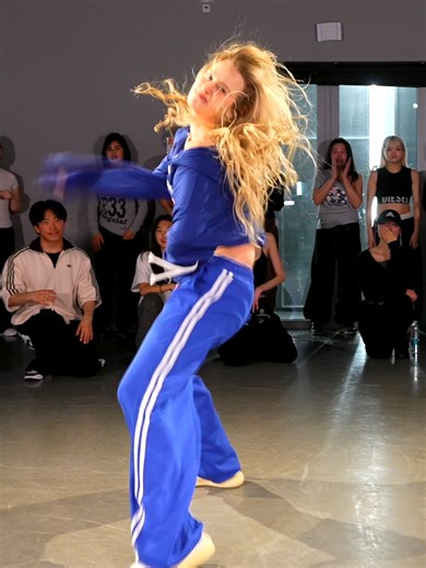 The Blue Angel is here #julia #choreography