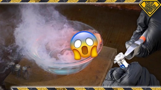 Observe the violent reaction of lithium batteries dropped in water