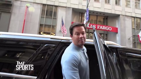 Mark Wahlberg predicts the Patriots will dominate the Seahawks in the Super Bowl