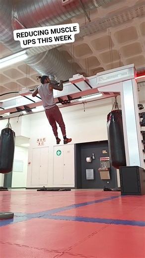 #calisthenics #muscleups #legs #dirtymuscleup #slowmuscleup | Wesley Singh