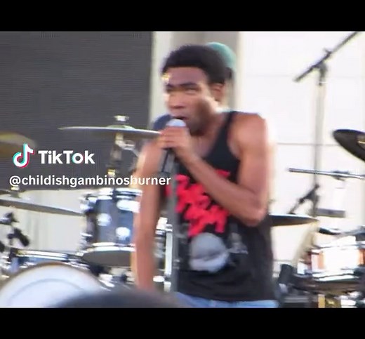 Childish Gambino performing “Les” live in 2012⛷️#fyp #childishgambino #donaldglover #becausetheinternet #les #kanyewest #kanye #rap #raptok #foryou #tylerthecreator #frankocean #playboicarti #asaprocky #kidcudi