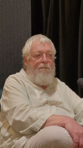 In the 1990s Jeff Holmes, and his college buddy Scot Evans started a band called The Floating Men, which quickly became one of Nashville’s most consistent live acts — blending rock, pop and jazzy interludes. Record labels were interested, but didn’t really know what to do with them. Eventually, Jeff and the band walked away from the music industry. But their loyal fans, known as the Floatilla, wouldn’t let them stay away. And thanks to them, the Men are back. Jeff talks about his foray into biod