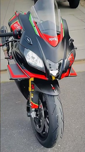 🔥 Aprilia RSV4 1100 Factory + Full Akrapovič = PURE V4 MADNESS! 🤯🏍️ #apriliarsv4 #shorts #2026