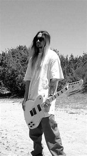 GEE ROCHA on Instagram: "Minha primeira @biltguitars sob medida 🥺🖤✨ My first custom Bilt Guitars MODEL……..ESG BUILD DATE……..APRIL 2025 BODY WOOD……..SASSAFRAS BODY FINISH……..HI-GLOSS NITRO BODY COLOR……..OLYMPIC WHITE NECK WOOD……MAPLE/OLYMPIC WHITE FINGERBOARD…..MAPLE/OLYMPIC WHITE INLAY…….BLACK BLOCK RADIUS……..12” NECK PROFILE……..CUSTOM SLIM D .82 1ST - 9 12TH SCALE……..25.5” NUT WIDTH……..1-11/16” FRETS…….21-MEDIUM/JUMBO TUNERS……..KLUSON LOCKING BLK BUTTON BRIDGE……..KLUSON MODERN HARDTAIL STRAT 