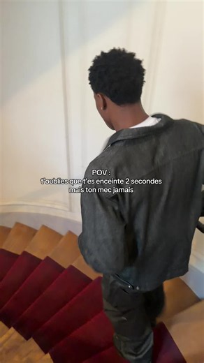 Je peux plus courir dans les escaliers — POV t’oublies que t’es enceinte