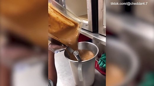 KFC worker reveals exactly how their popular gravy is made